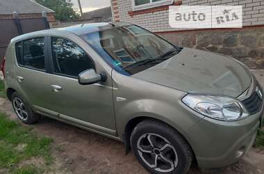 Хэтчбек Dacia Sandero 2008 в Ахтырке