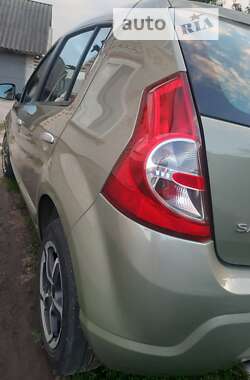 Хэтчбек Dacia Sandero 2008 в Ахтырке