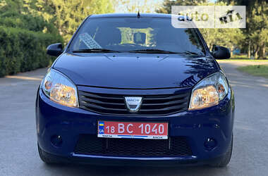 Хетчбек Dacia Sandero 2010 в Умані