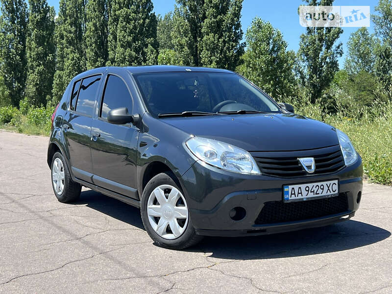 Хетчбек Dacia Sandero 2010 в Дніпрі