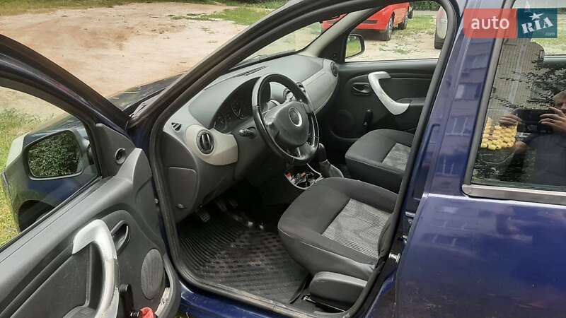 Хетчбек Dacia Sandero 2010 в Києві