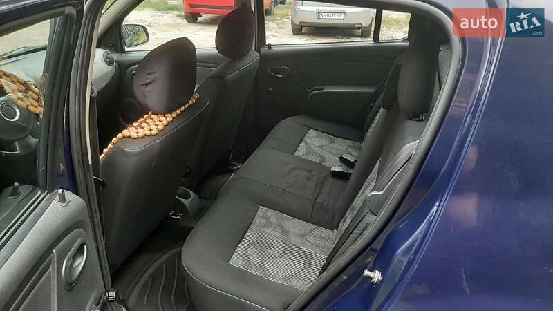 Хетчбек Dacia Sandero 2010 в Києві