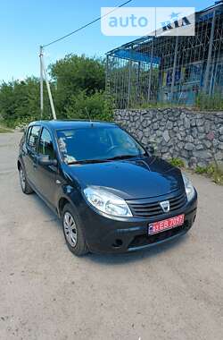 Хэтчбек Dacia Sandero 2009 в Хороле