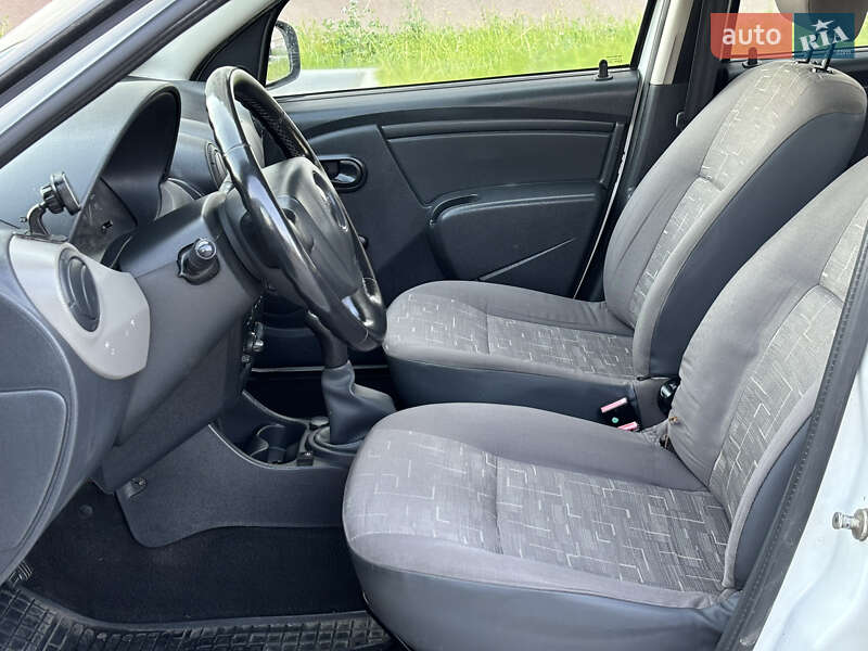 Хетчбек Dacia Sandero 2009 в Хмельницькому