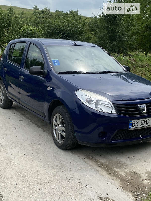 Хэтчбек Dacia Sandero 2009 в Ровно