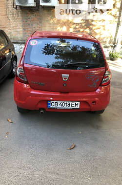 Хетчбек Dacia Sandero 2010 в Чернігові