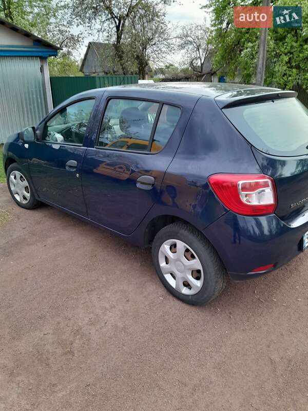 Хетчбек Dacia Sandero 2013 в Лугинах