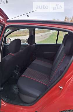 Хэтчбек Dacia Sandero 2009 в 