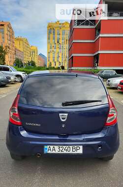 Хетчбек Dacia Sandero 2011 в Києві