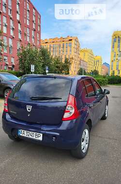 Хетчбек Dacia Sandero 2011 в Києві