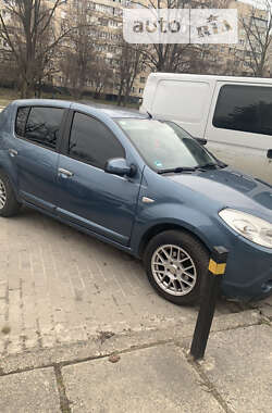 Хэтчбек Dacia Sandero 2008 в Львове