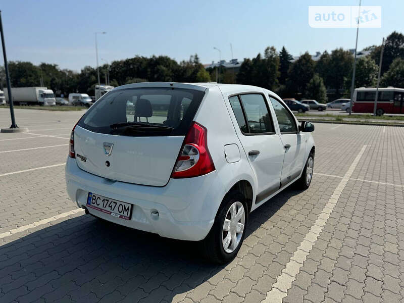 Хетчбек Dacia Sandero 2010 в Львові