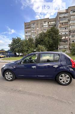 Хэтчбек Dacia Sandero 2009 в 