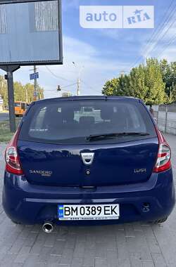 Хэтчбек Dacia Sandero 2009 в 