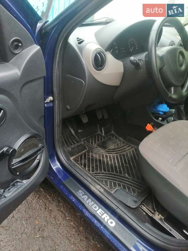 Хэтчбек Dacia Sandero 2010 в Ровно