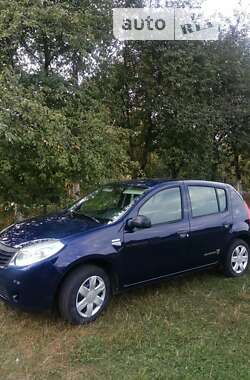 Хэтчбек Dacia Sandero 2010 в Ровно