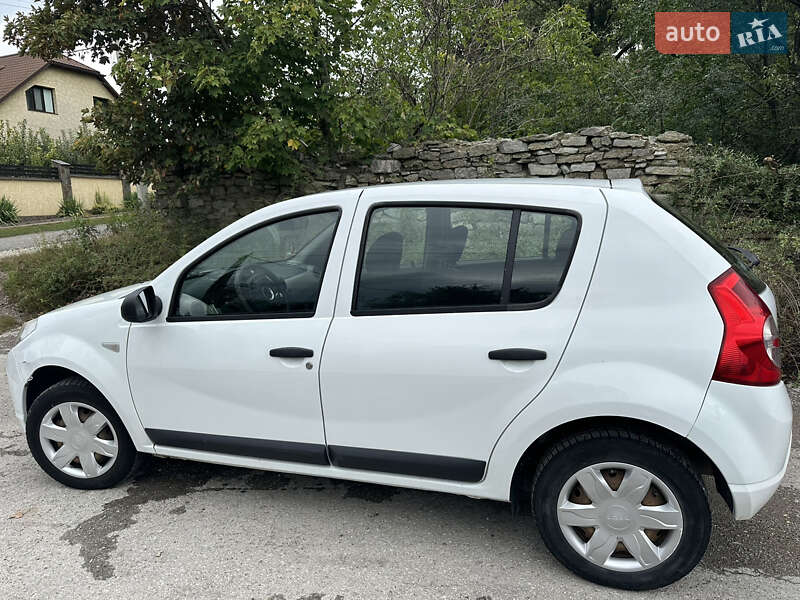 Хетчбек Dacia Sandero 2009 в Кам'янець-Подільському