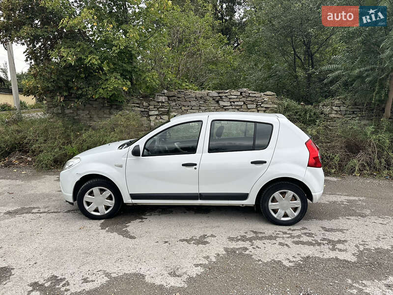 Хетчбек Dacia Sandero 2009 в Кам'янець-Подільському