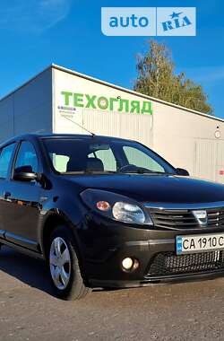 Хэтчбек Dacia Sandero 2010 в Каневе