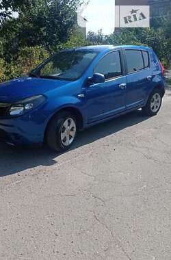 Хэтчбек Dacia Sandero 2009 в Ромнах