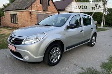 Хэтчбек Dacia Sandero 2009 в Хороле