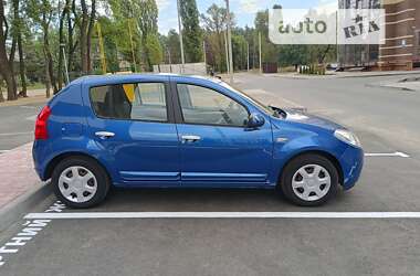 Хетчбек Dacia Sandero 2009 в Чернігові