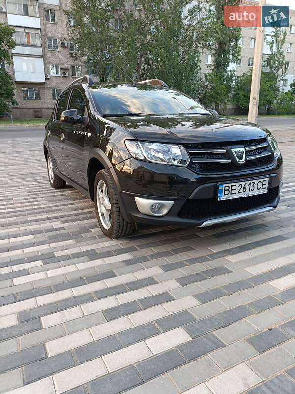 Внедорожник / Кроссовер Dacia Sandero 2013 в Николаеве