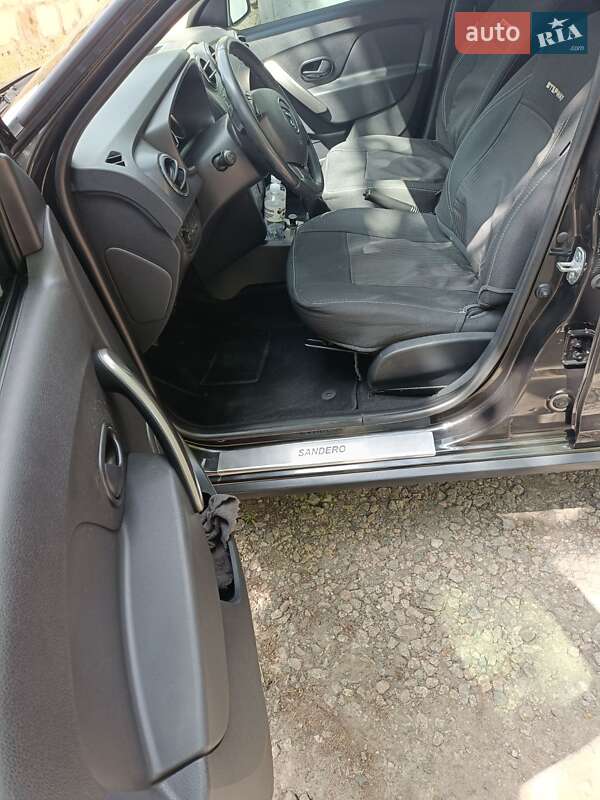 Внедорожник / Кроссовер Dacia Sandero 2013 в Николаеве