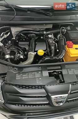 Внедорожник / Кроссовер Dacia Sandero 2013 в Николаеве