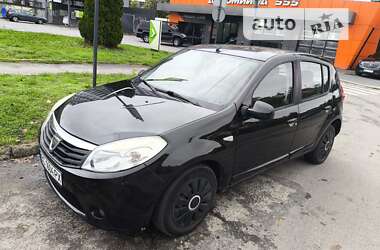 Хэтчбек Dacia Sandero 2012 в Львове