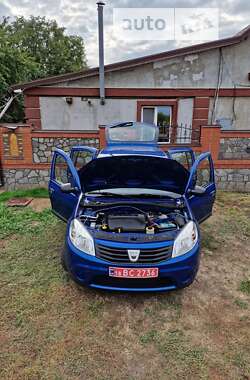 Хетчбек Dacia Sandero 2010 в Полтаві