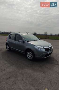 Хетчбек Dacia Sandero 2008 в Бару