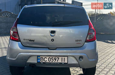Хетчбек Dacia Sandero 2009 в Чернівцях