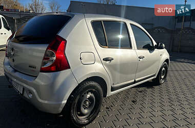 Хетчбек Dacia Sandero 2009 в Чернівцях