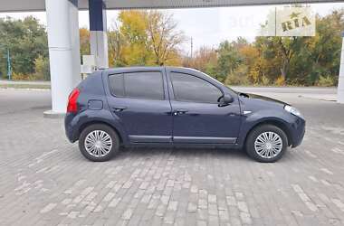 Хетчбек Dacia Sandero 2010 в Дніпрі