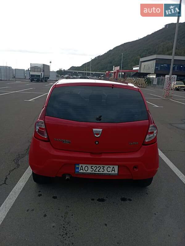 Хетчбек Dacia Sandero 2009 в Мукачевому