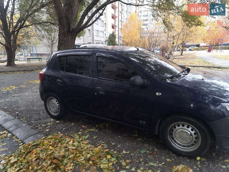 Хэтчбек Dacia Sandero 2013 в Харькове
