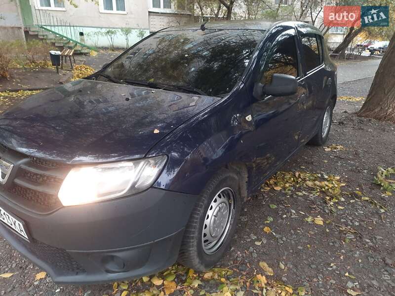 Хэтчбек Dacia Sandero 2013 в Харькове