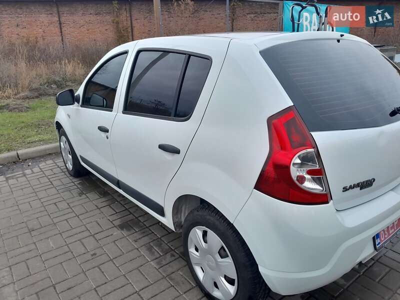 Хэтчбек Dacia Sandero 2009 в Конотопе