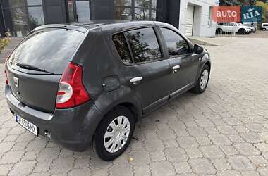 Хетчбек Dacia Sandero 2009 в Миколаєві