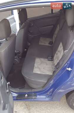 Хэтчбек Dacia Sandero 2009 в 
