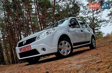 Хетчбек Dacia Sandero 2010 в Полтаві