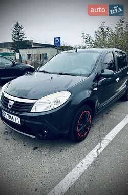 Хетчбек Dacia Sandero 2008 в Сарнах