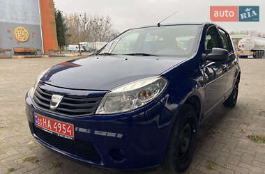 Хэтчбек Dacia Sandero 2008 в 