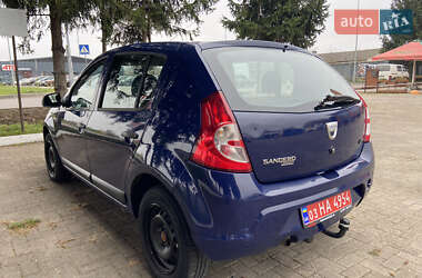 Хэтчбек Dacia Sandero 2008 в 
