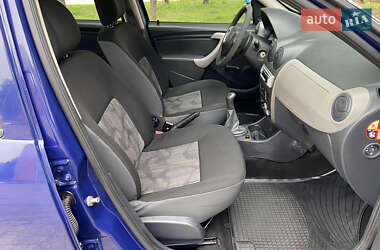 Хэтчбек Dacia Sandero 2008 в 