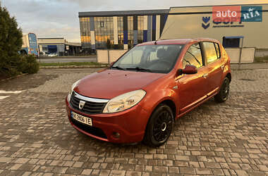 Хетчбек Dacia Sandero 2008 в Рівному