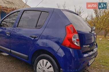 Хэтчбек Dacia Sandero 2008 в 