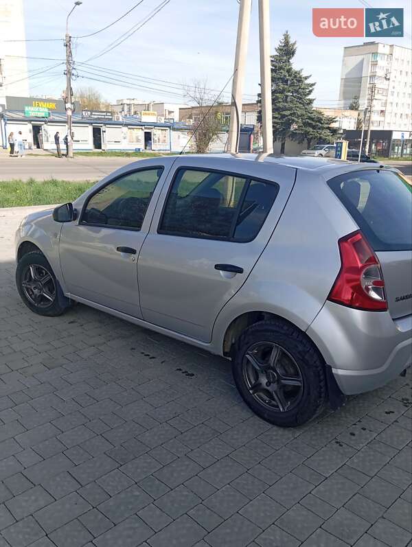 Хетчбек Dacia Sandero 2011 в Дрогобичі