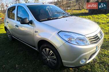 Хетчбек Dacia Sandero 2010 в Рівному